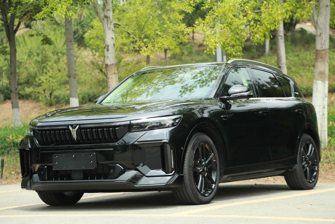 同样以“智”闻名，我觉得新岚图FREE比新问界M7更有诚意，不信的话看我给你拆解