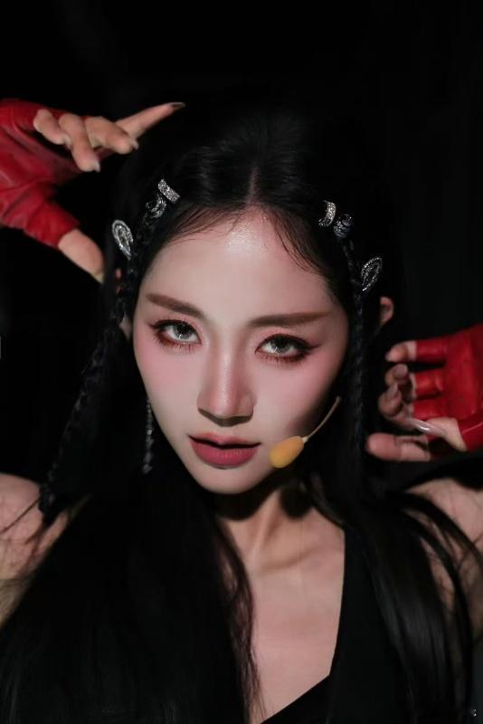 万千惠说快把一公舞台看包浆了 万千惠直播说把自己一公舞台看包浆了，真的太能共情了