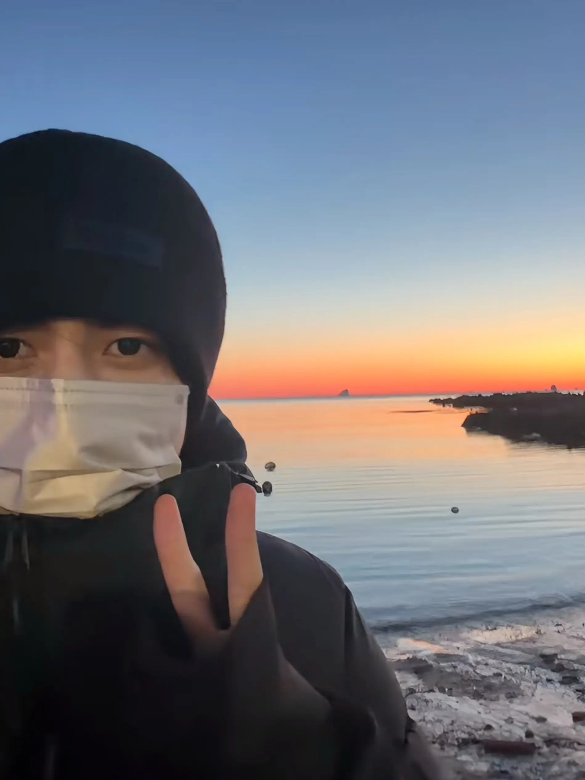 龙龙是在大连的海边吖。