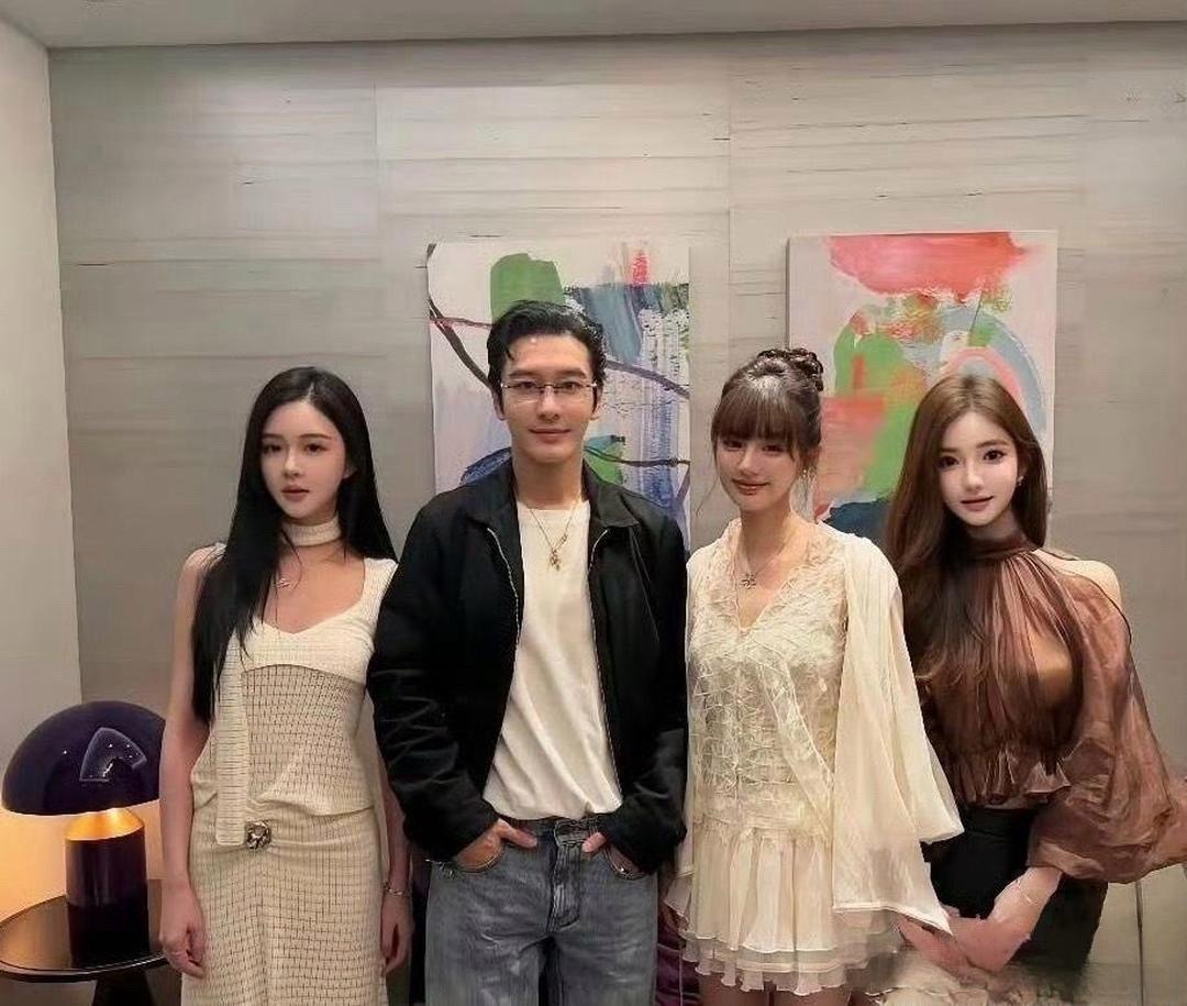 黄晓明的审美还真是统一啊，一直喜欢一个类型的女生。 