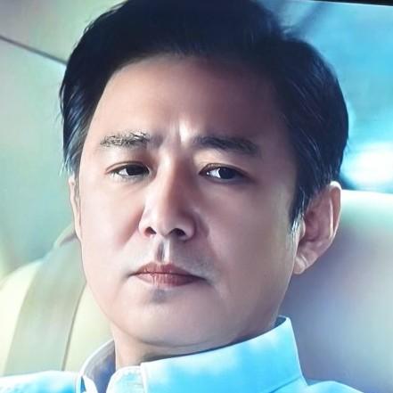 追完《交锋》里这段台湾军情局围猎谢家的剧情，我浑身鸡皮疙瘩都冒了出来。
林看山、