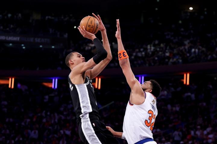 特朗普是一个爱玩的总统。只要想去，是谁也挡不住。NBA总决赛G3，尼克斯主场迎战