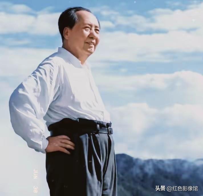 庆祝建党105周年，深切怀念伟人丰功伟绩，坚决跟党走，祖国更强大，人民更幸福。