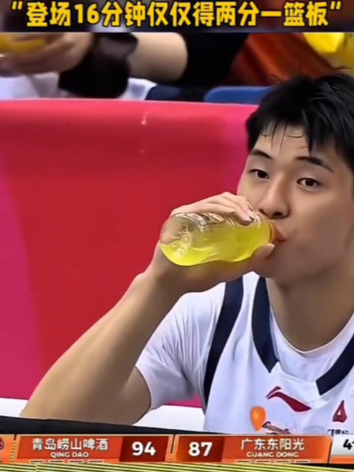 "登场16分钟仅仅得两分一篮板"，杜锋对崔永熙无奈了。
小西，今天拿到两分。