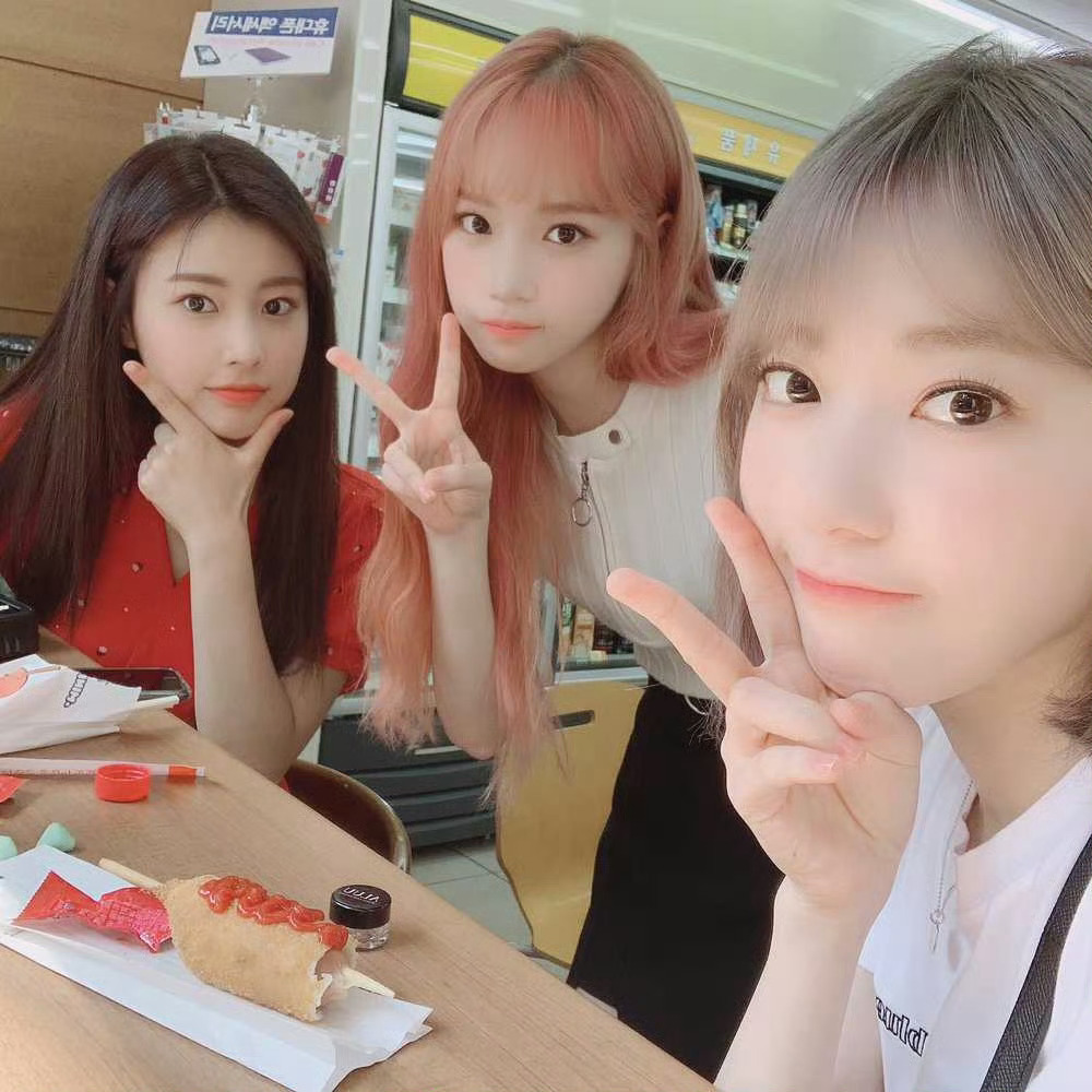 IZONE[超话]  便利店觅食姜惠元金采源宮脇咲良 ​​​