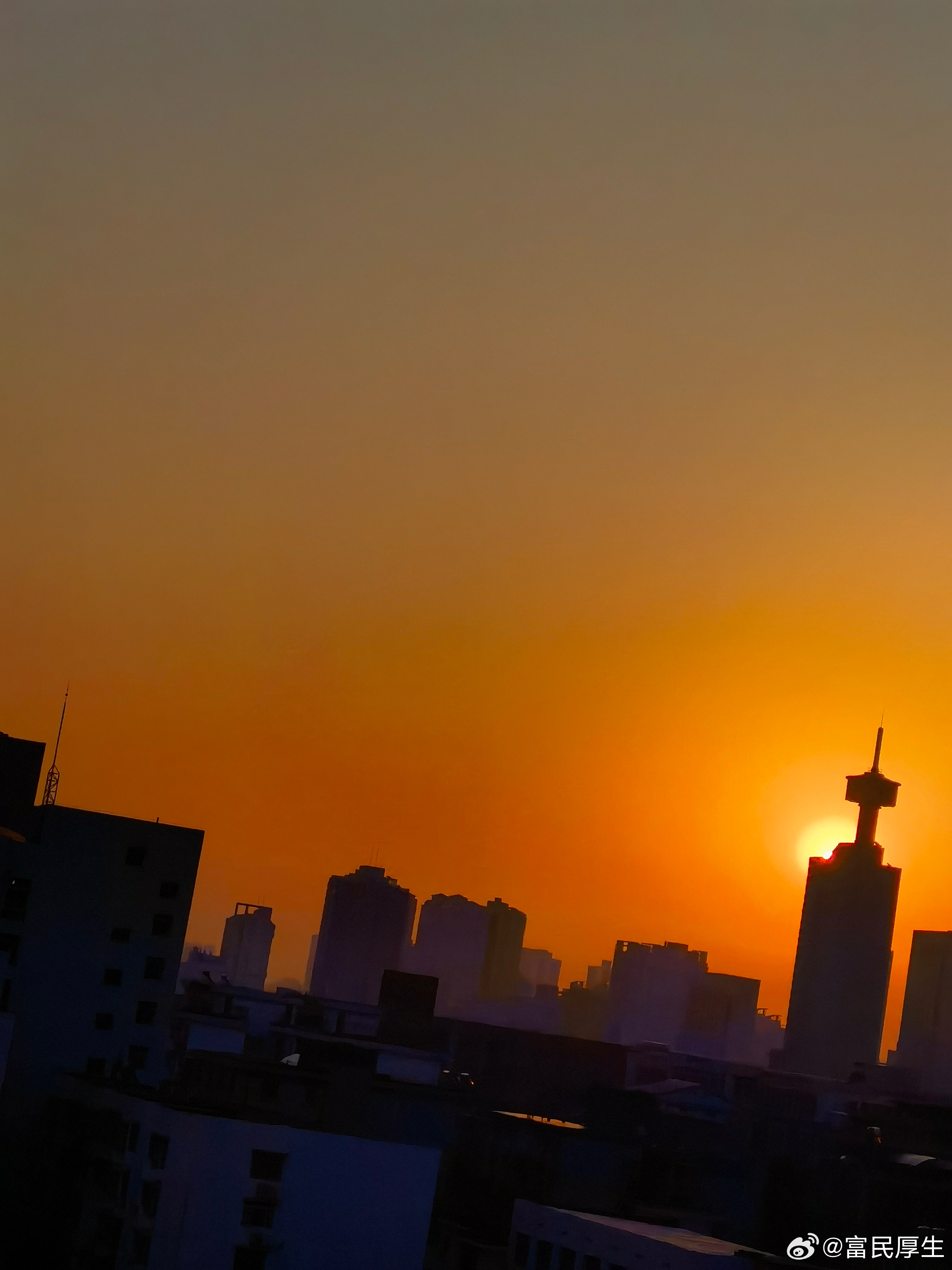 未来时代的大国债务资源管理在全球债务规模突破GDP比重95%、主权债务分化加剧的