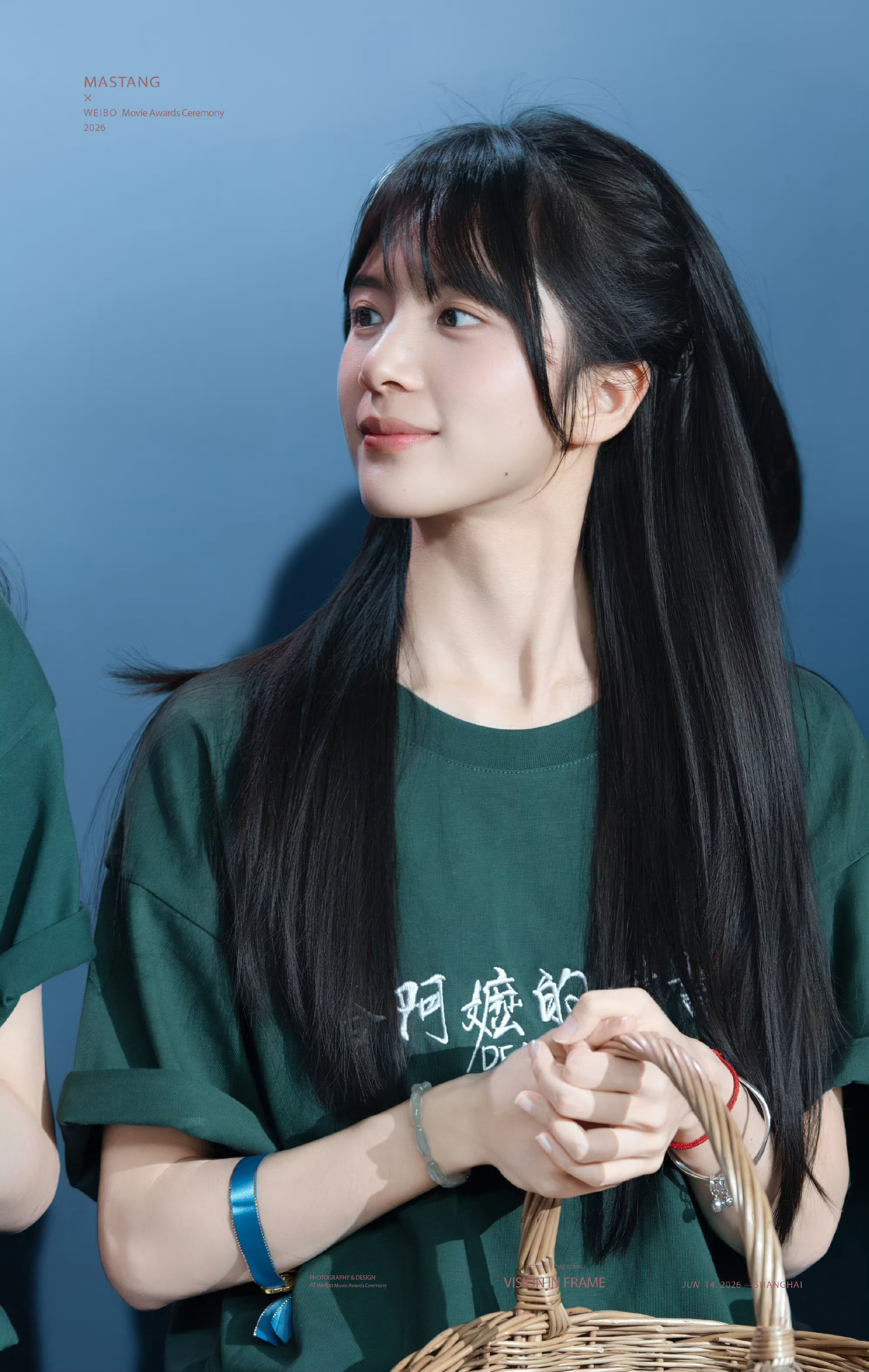 李思潼好纯净透明的一种美李思潼这种干净素雅的颜值真的太难得，完全不靠浓妆华丽服饰