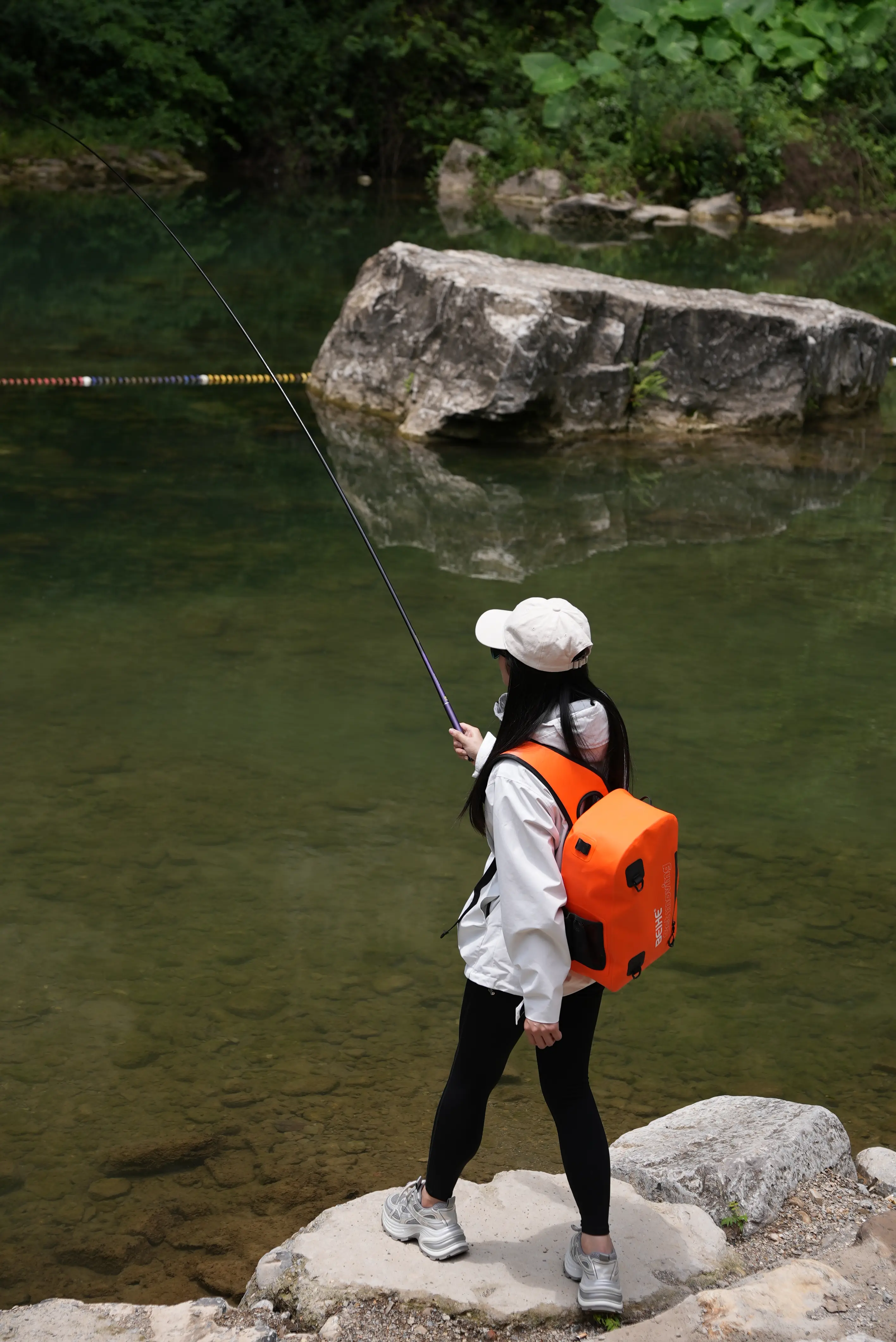 北禾蝉，一支收缩短，重量轻，携带方便还能放进背包的超短节溪流竿。