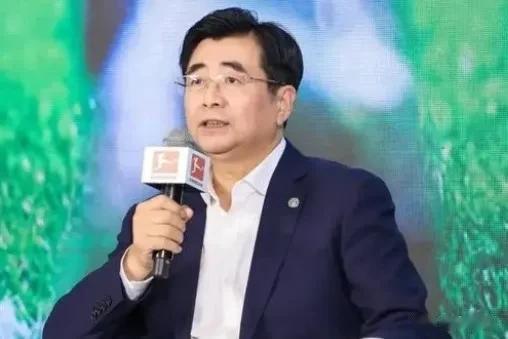 足协真应该修改一下这种规则了，联赛中的红牌不应延伸在足协杯中执行。泰山队贾德松足