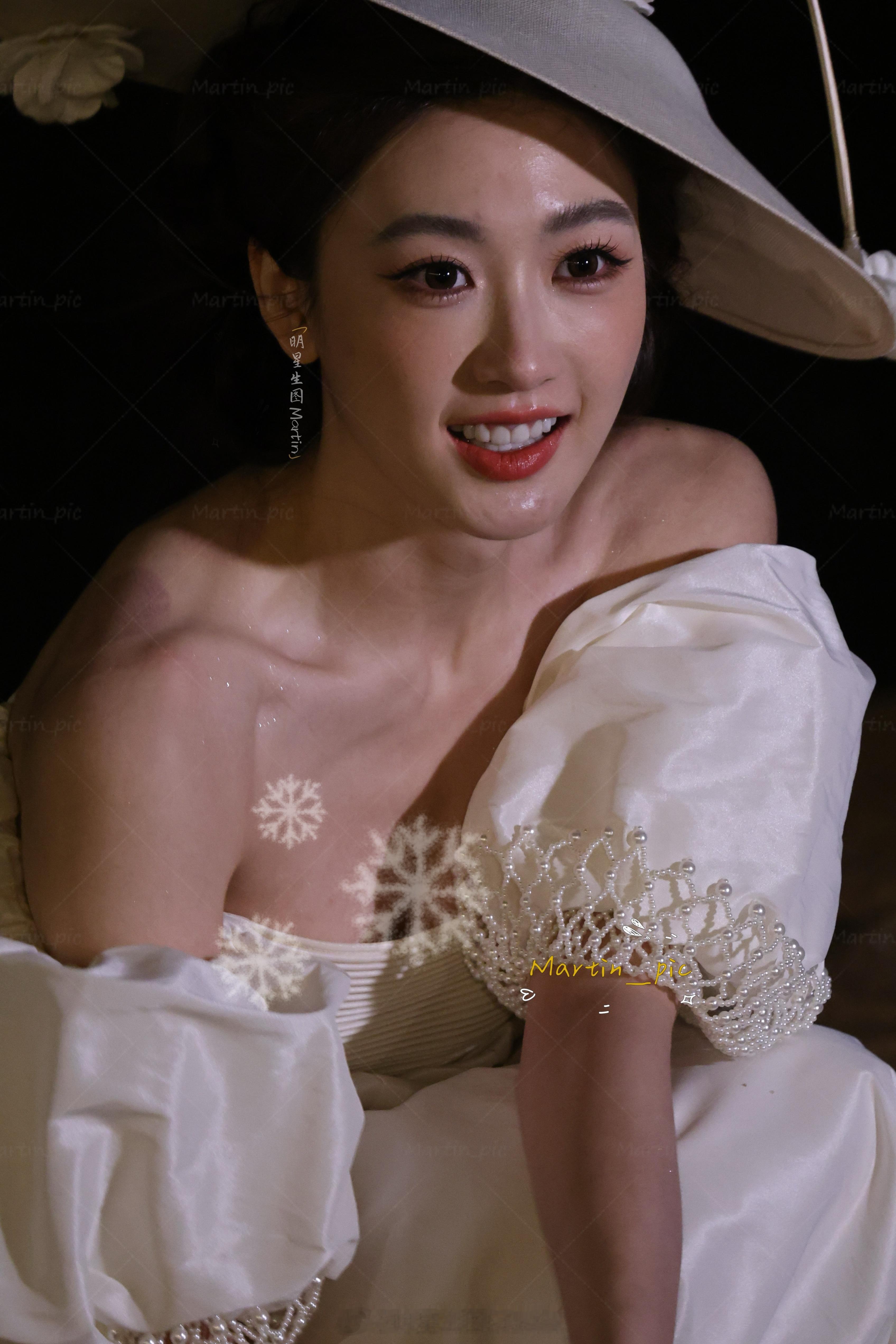 孙乐言 孙乐言星光大赏外拍生图妈耶不愧是恋综颜值天花板姐姐眼睛在发光星光大赏心动