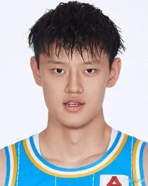 同样都是篮网名宿，差距为什么这么大呢？今天北京队赢在哪？其实就赢在曾凡博这一点，