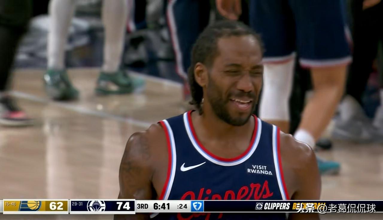 快船巨星伦纳德真是太让人心疼了！在今天快船主场迎战步行者的比赛中，当时比赛进行到