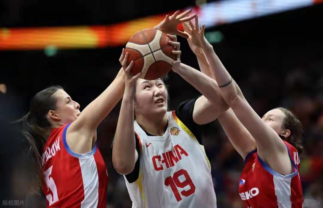 恭喜中国女篮，加时逆转！韩旭22+14 罗欣棫13分 中国女篮力克捷克出线占据主