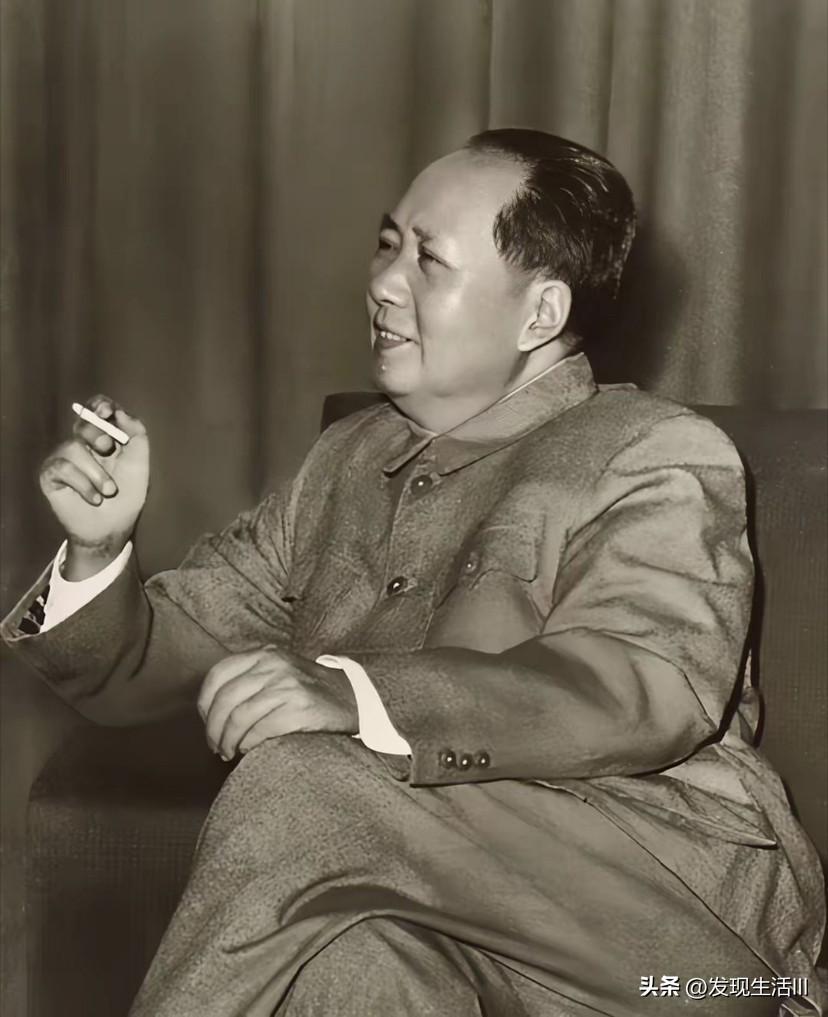 1973年八大军区司令员对调前后，毛主席接见军队高级干部，与总政治部副主任田维新