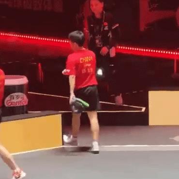 WTT中国大满贯出现不和谐一幕，本是国字号内战的一场男双半决赛，谁赢都是中国赢的