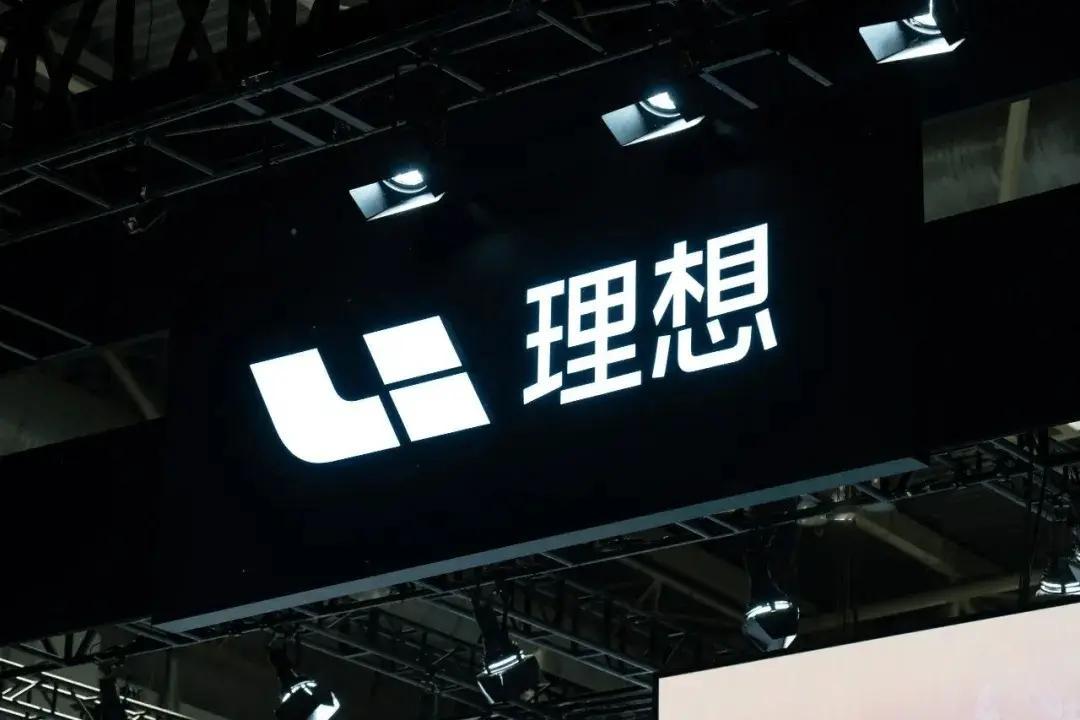 【李想透露理想i8小订用户超3万】8月5日晚间，理想汽车CEO李想在抖音发布视频
