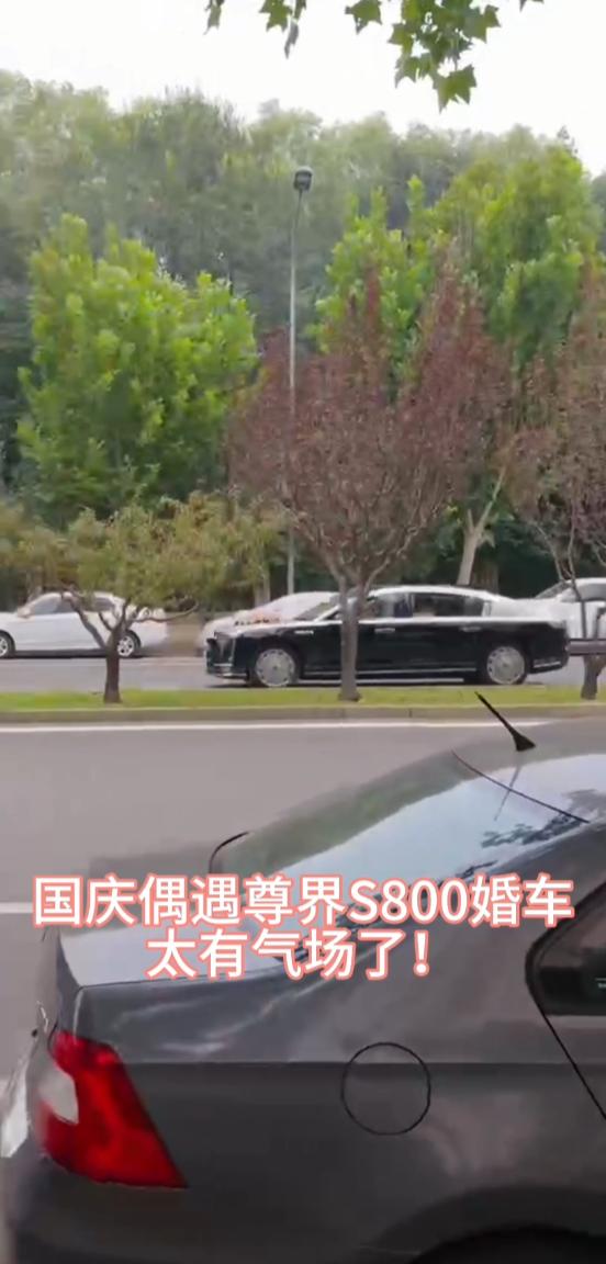 别人还在讲历史，尊界S800已用体验赢下百万级新赛道
过去提到超豪华车，人们想到