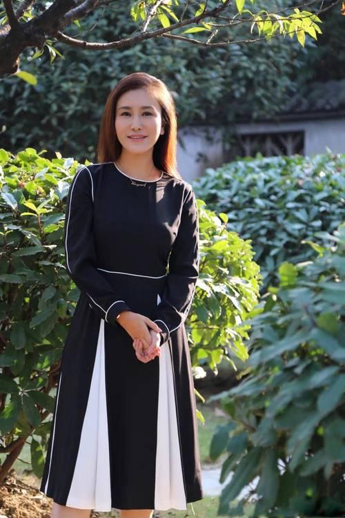 2026年3月6日，针对《重案六组》翻拍传闻，季洁扮演者王茜以“我不知道”四连剧