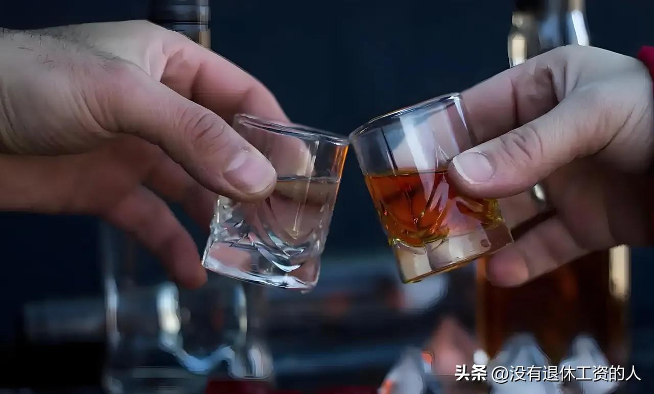 这讹人讹出了新高度！
一男子去公司谈项目，出于礼貌，到饭点了公司请这个男子吃饭。