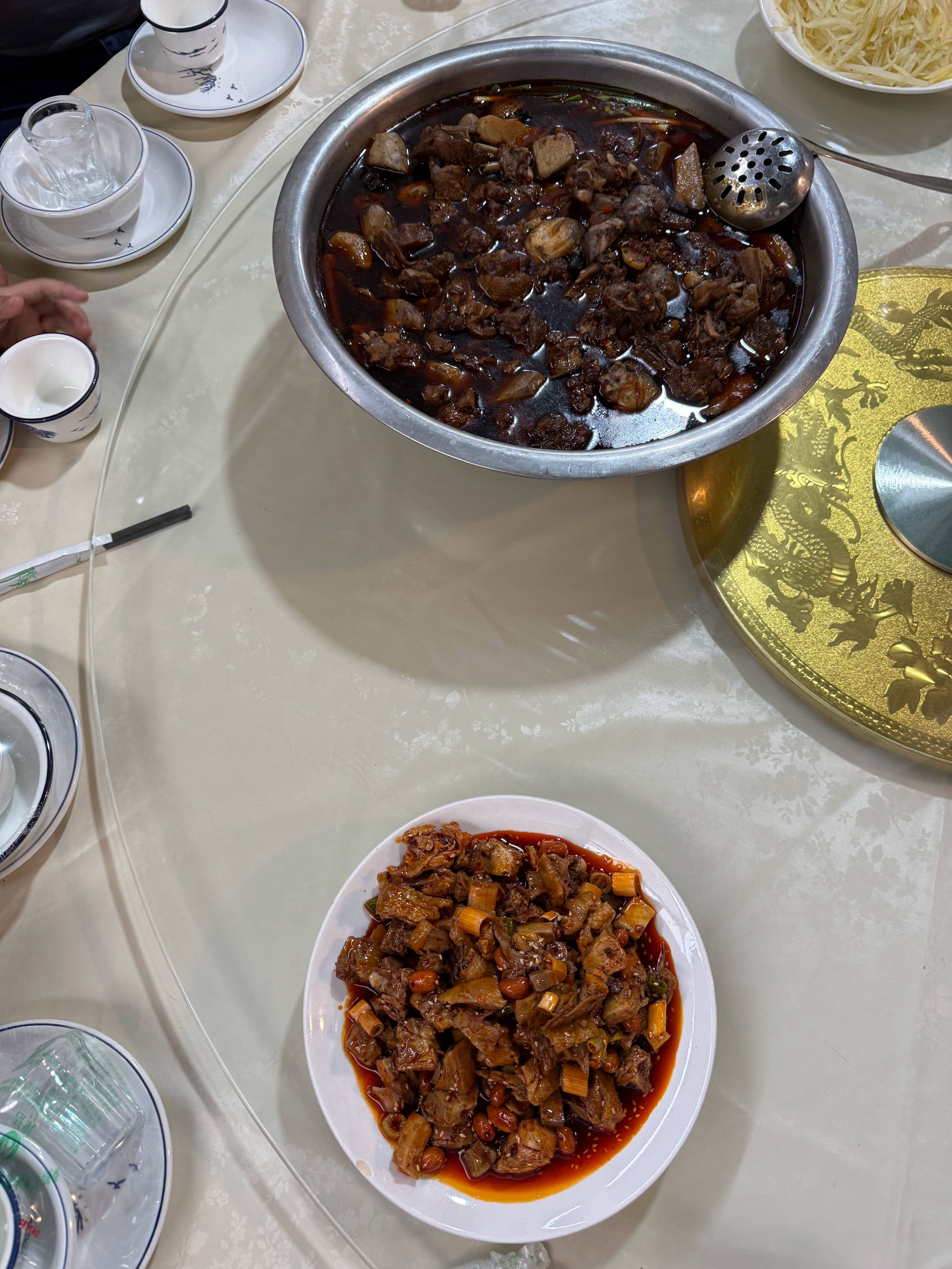 回到故乡，吃一吃家乡特色菜。整个大西南，吃河鱼就到成都市新津区。  ​​​