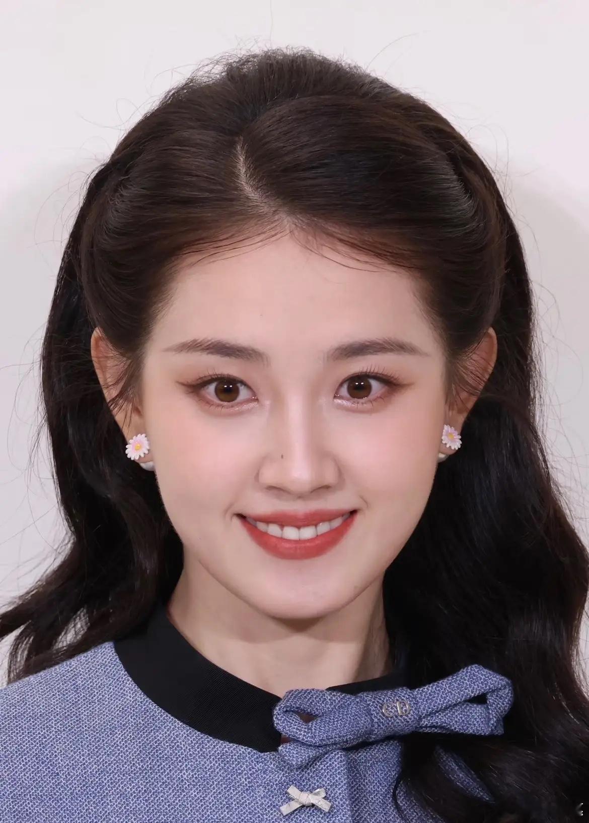 郭宇欣资源资本大佬为什么都盯着郭宇欣？原因很简单不是她有多好演技，有多漂亮，而是