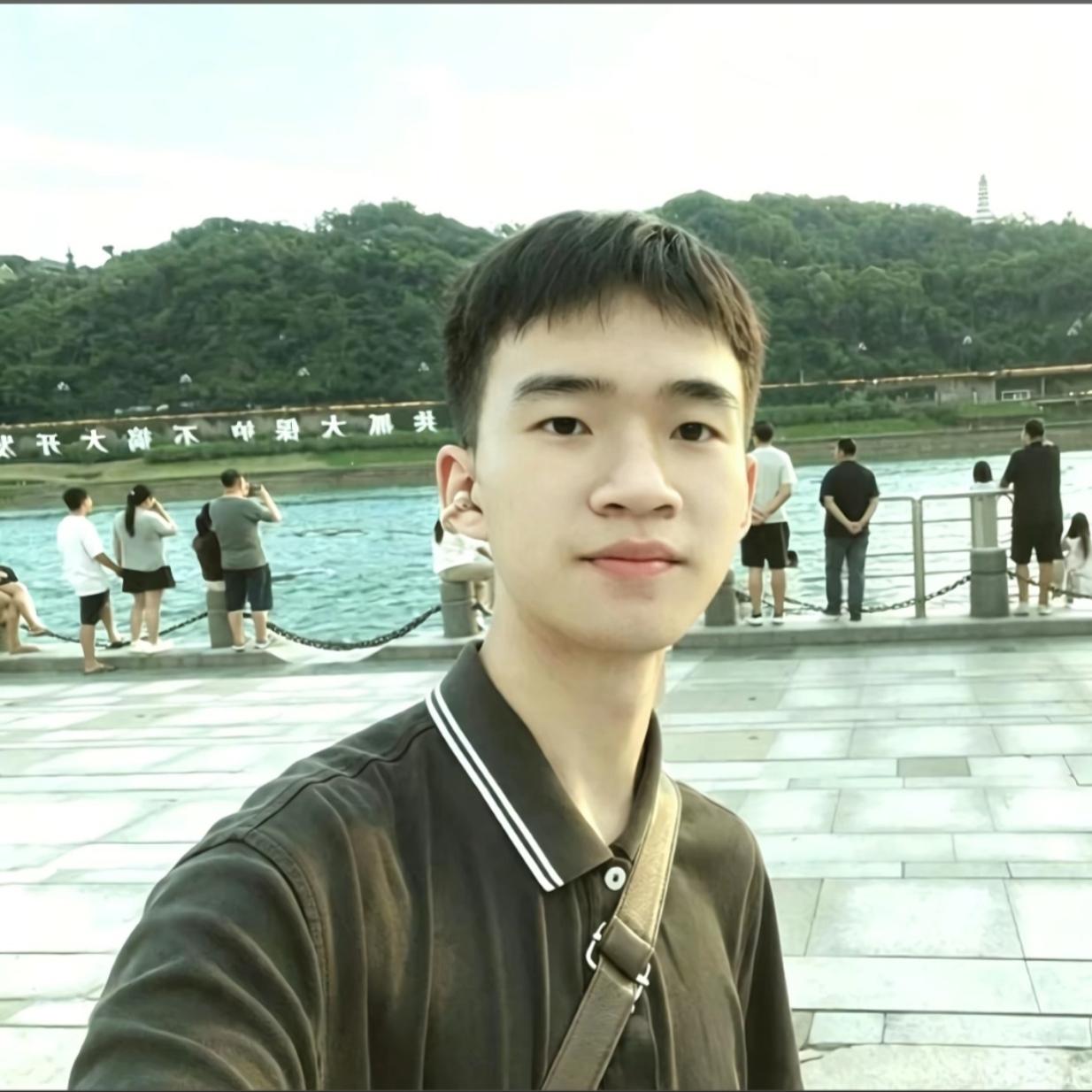 生命那么宝贵，不值得为不值得的人让殉情！
       四川宜宾18岁青年汤金伟