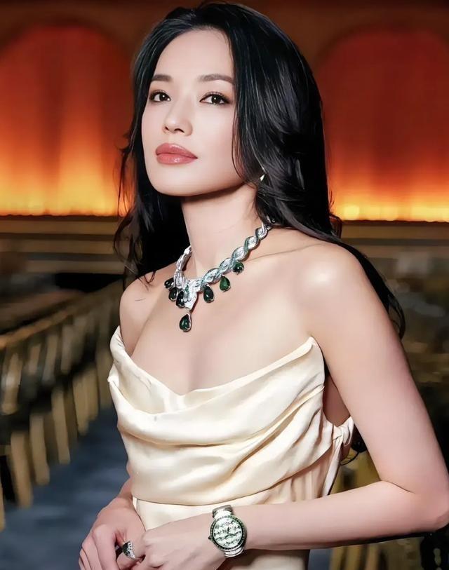 2005年，舒淇有一次去黎明家里做客，正吃着饭的时候，黎明爸爸突然大声说道：“我