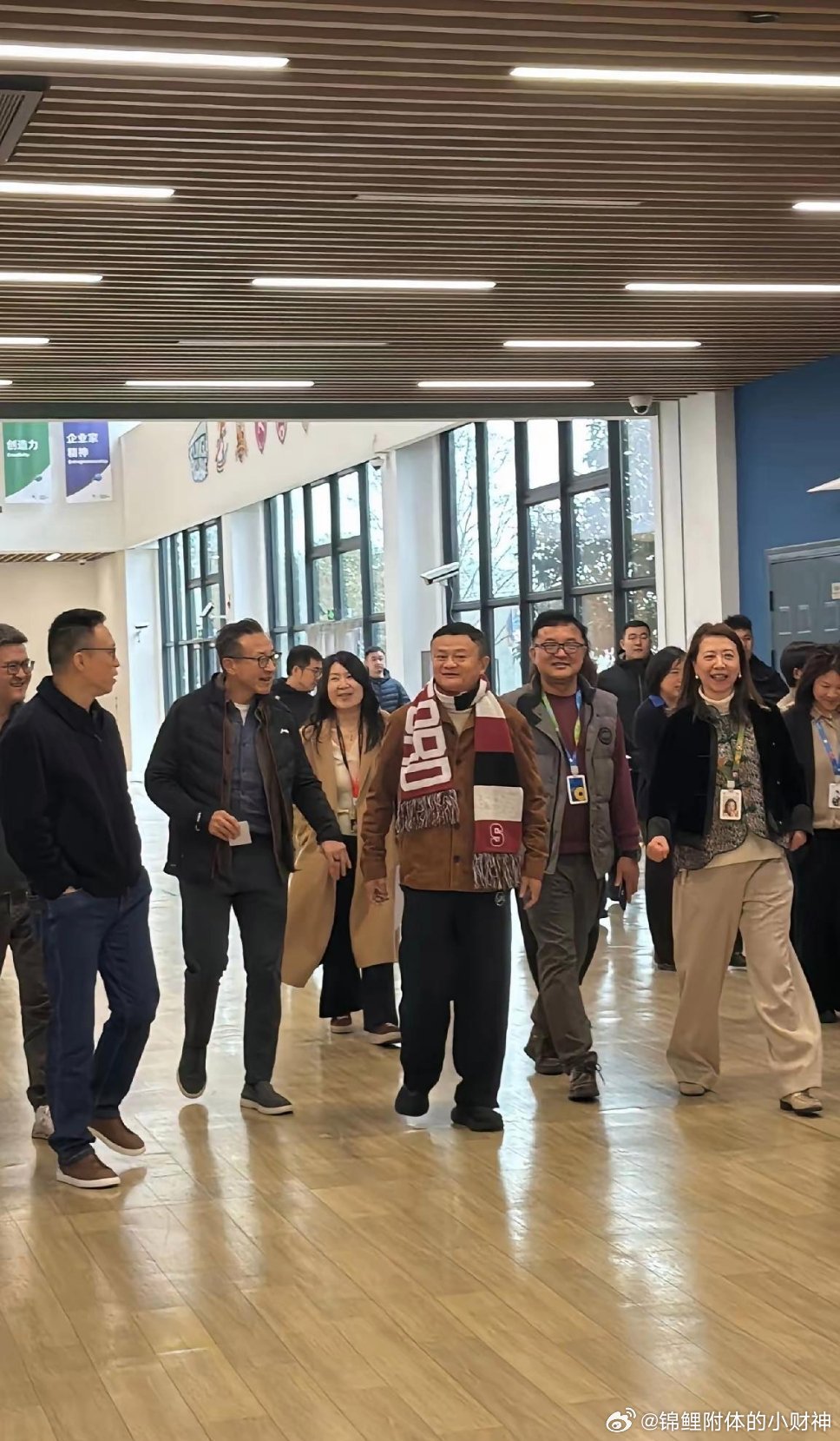 我觉得马云衣品在大佬里排第一，你们觉得呢？说真的，我一直觉得马云是所有大佬里衣品