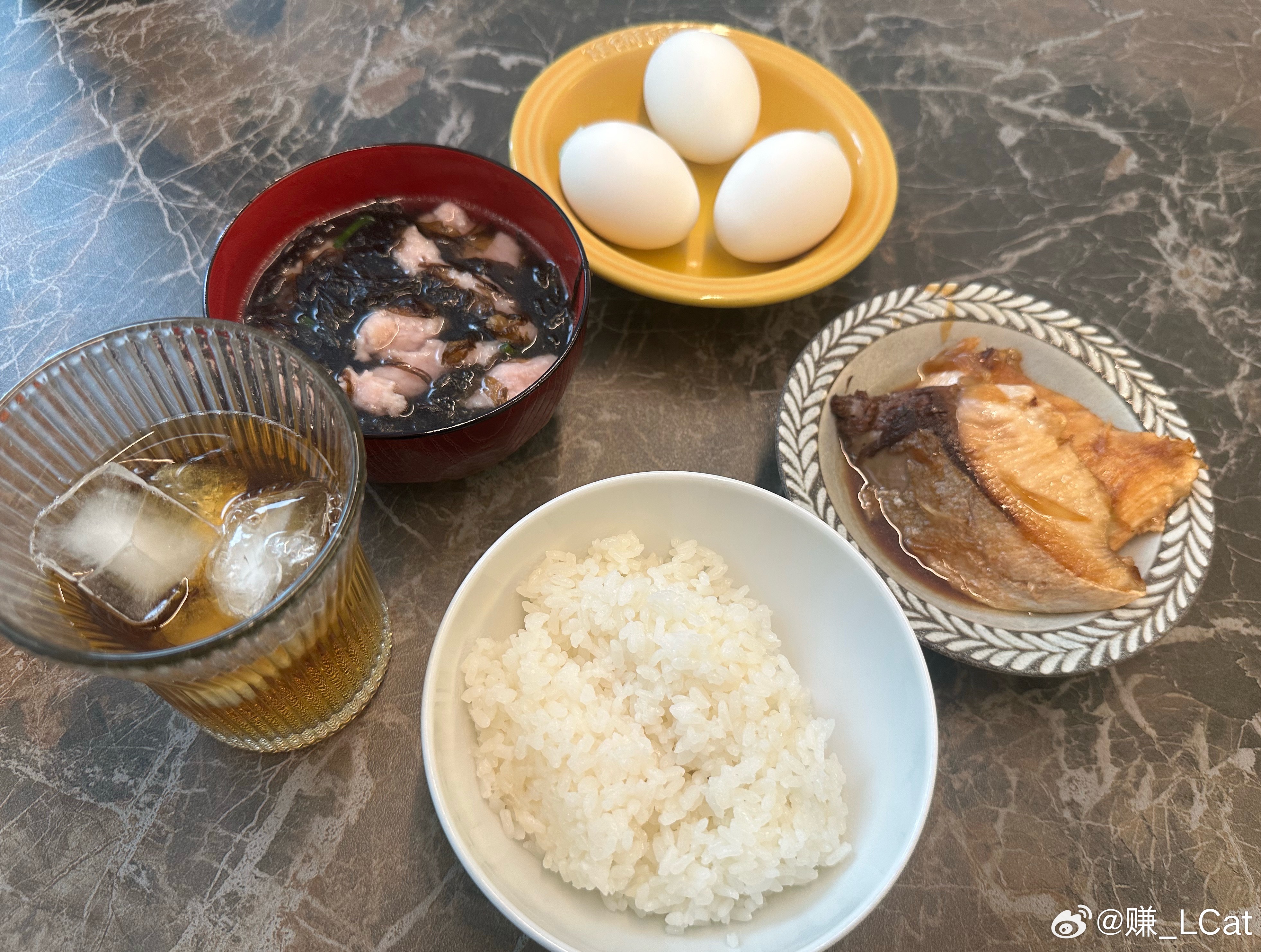 今天天气很好，午饭简单吃一顿。下午去健身，维持下薄肌。 ​​​