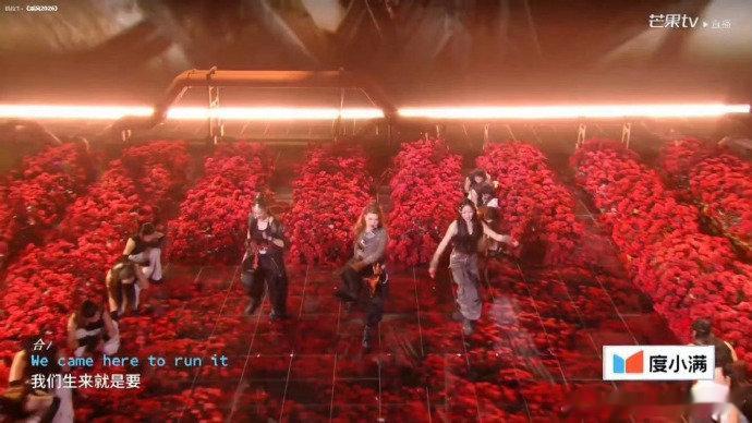 浪姐直播多平台数据登顶不靠后期加持，只凭现场硬实力，直播舞台把汗水与坚持直接递到