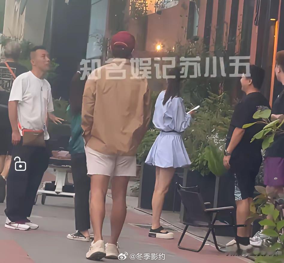 陈思诚佟丽娅，引发热议！9月4日，八卦媒体曝光一段视频，俩人离婚5年了，不仅合体