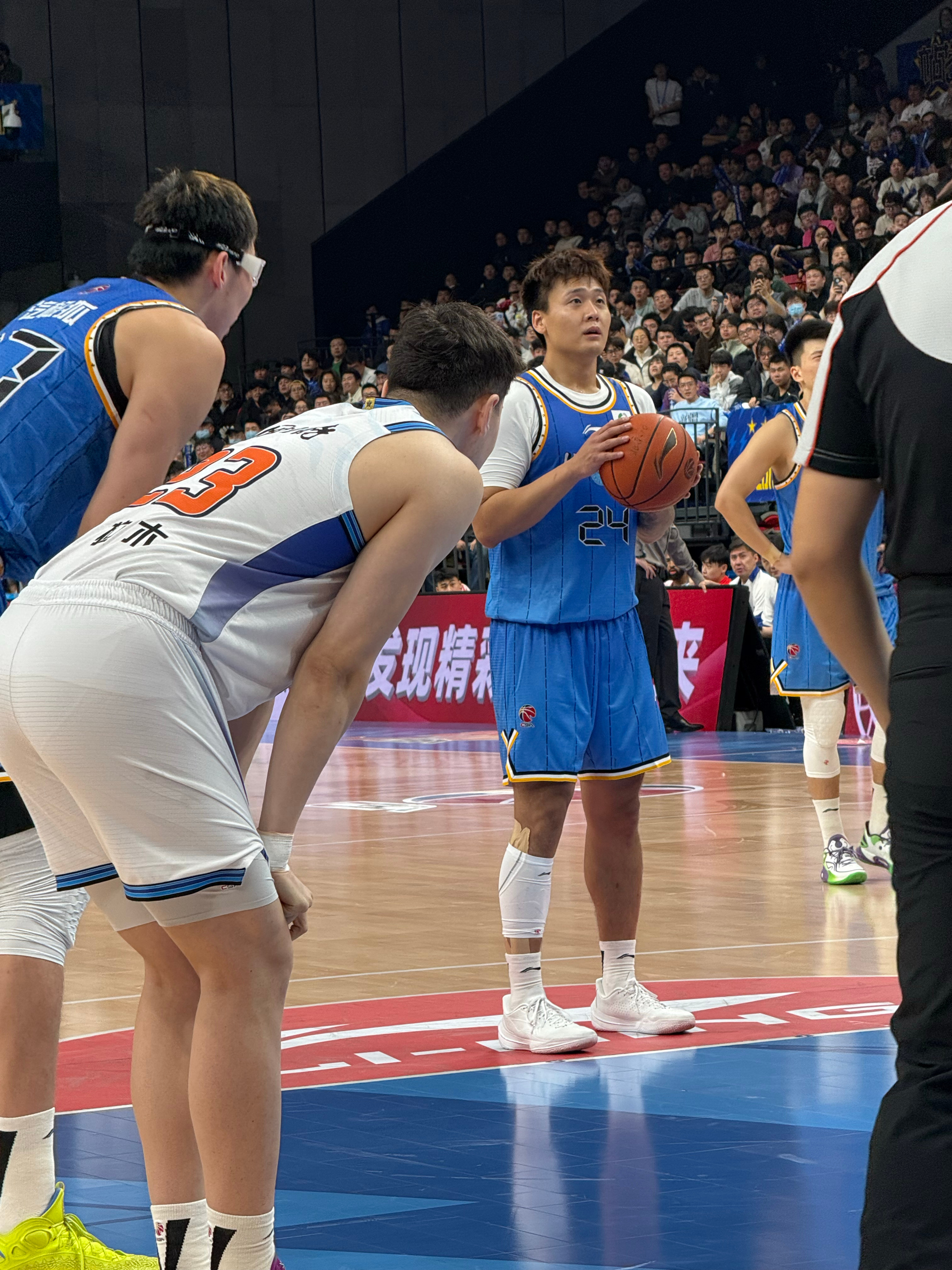 赵睿赵睿战旧主北京男篮vs新疆男篮 上赛季新疆男篮的两大主心骨，阿布都沙拉木、赵