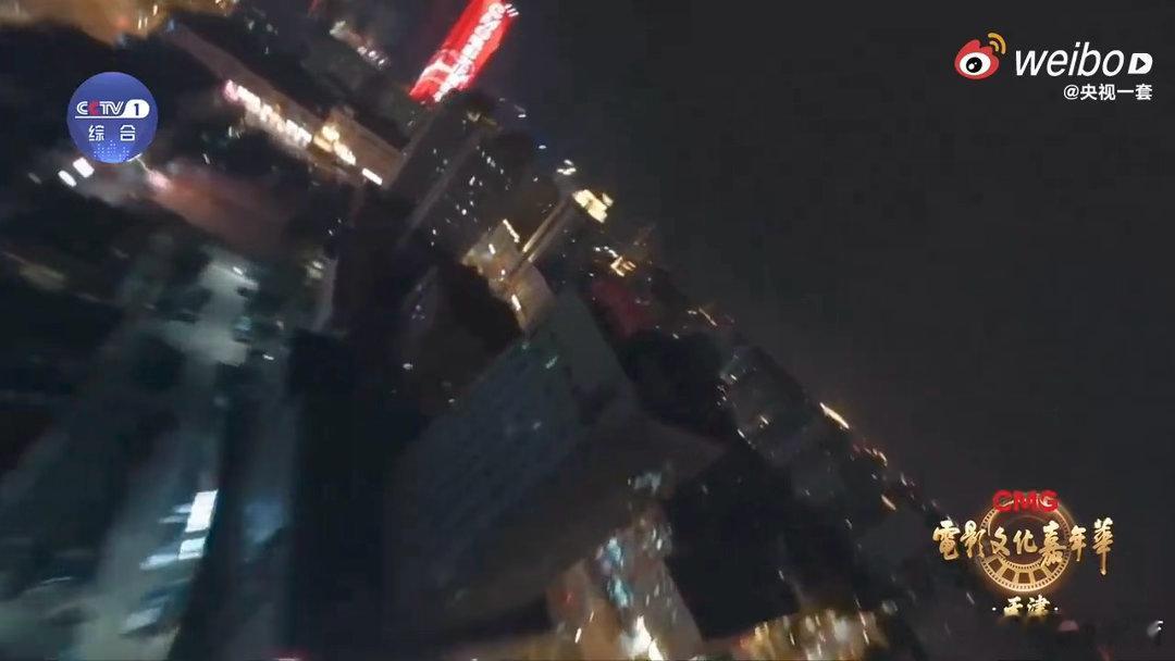 天津上演璀璨灯光秀电影文化嘉年华点亮天津夜空电影文化嘉年华 灯光与夜色交织，天津