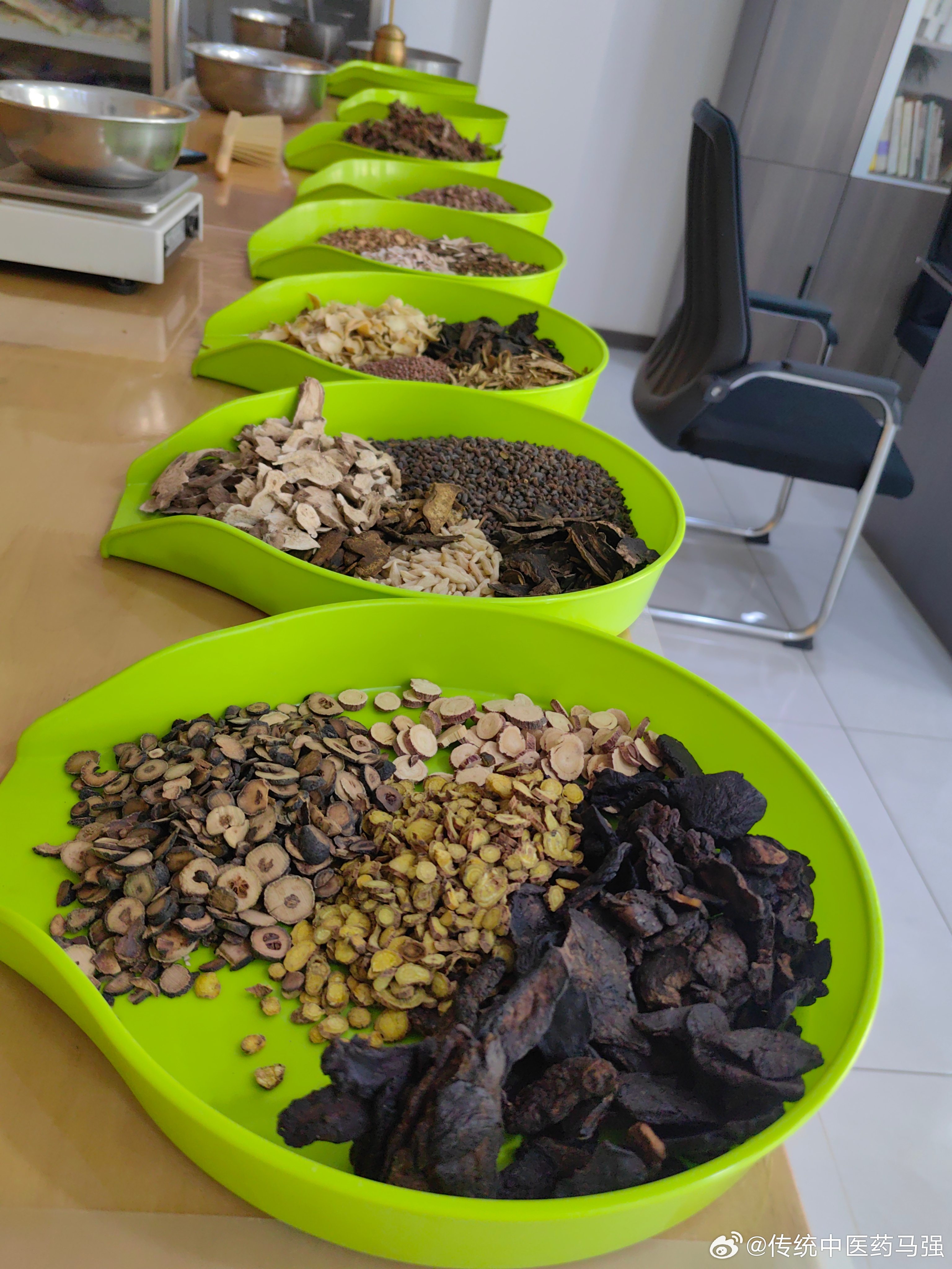 人这一生，除了发自内心的幸福，和盗不走的健康，没有什么值得炫耀的。生命是有限的，