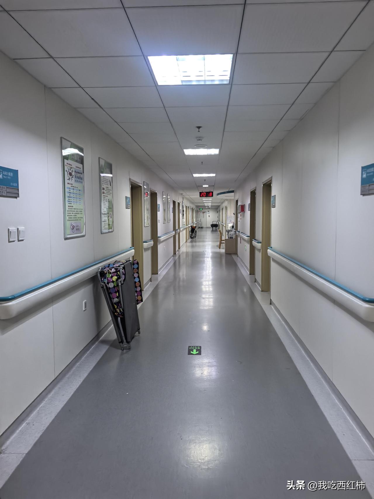 不敢在朋友圈发老头儿病了，因为家人亲戚会看到，给人家添麻烦。再有他这两年反反复复