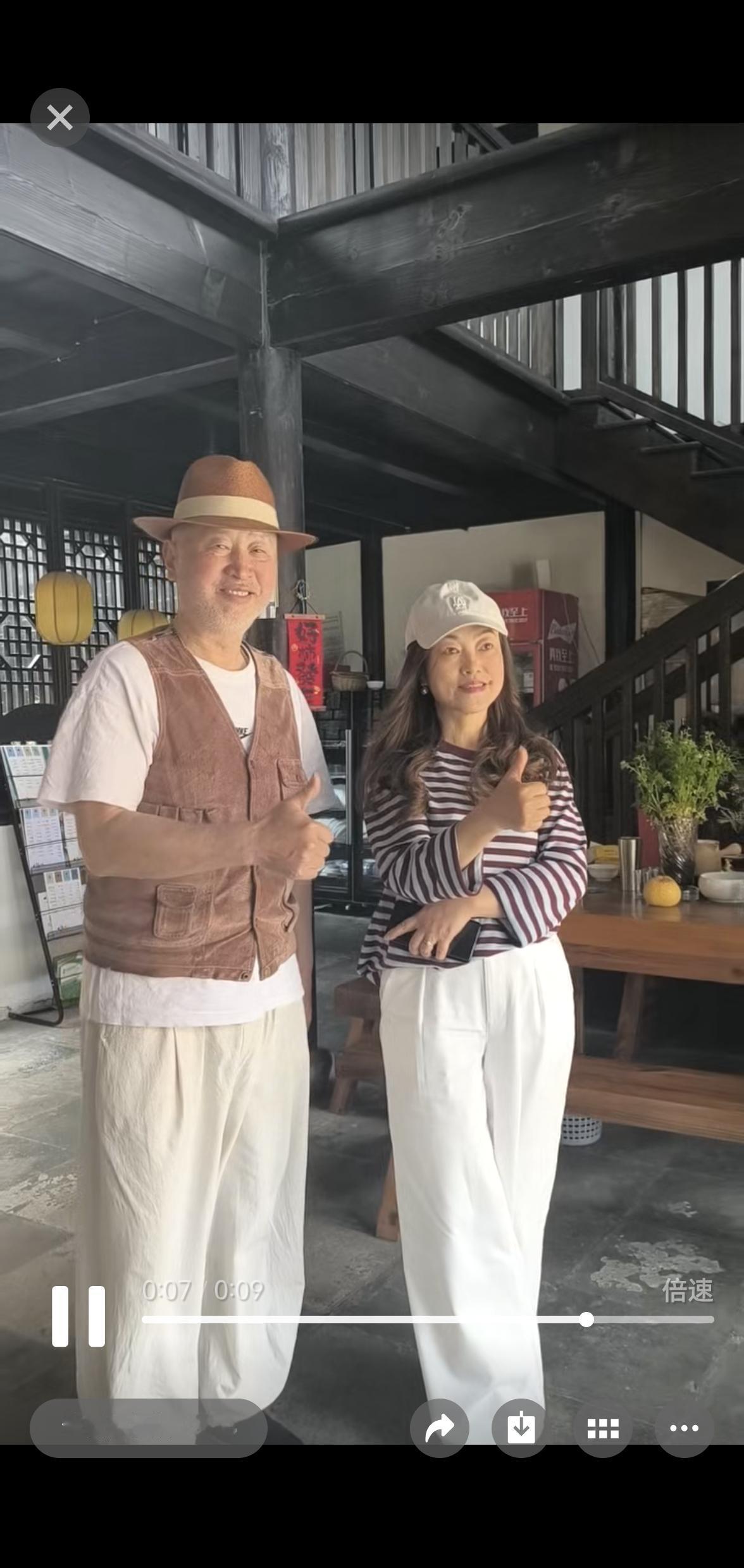 掌柜的，能和您合个影吗？
当然可以啦。
于是就这样愉快的决定啦。
（这其中，有来