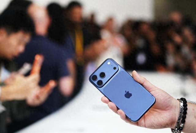 iPhone 18 Pro两周真实体验：续航、散热升级 可变光圈值不值得换？