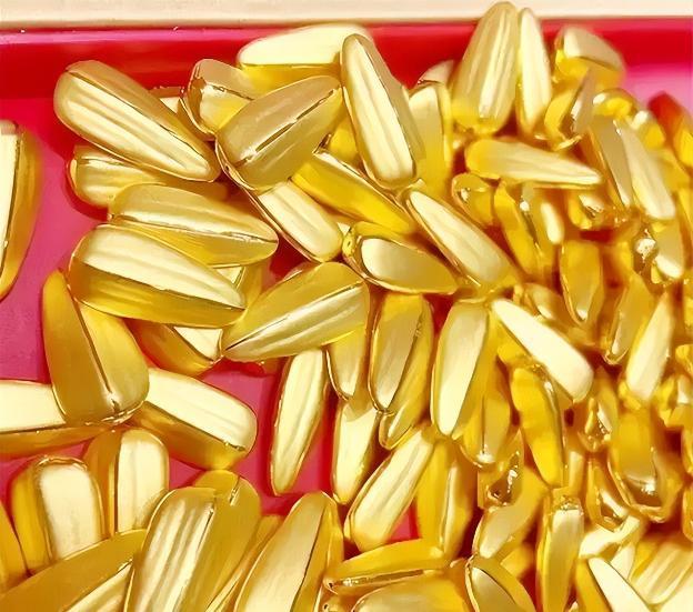 1962年，江苏溧阳，一男子正在清理鱼塘，突然，他从淤泥里捡到一个瓜子模样的东西