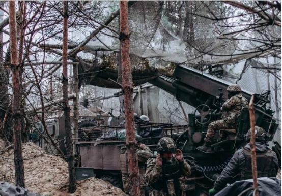 乌克兰宣布夺回一整个州，俄罗斯防线已经被击溃。乌军声称，俄军几乎全部被驱逐出第聂