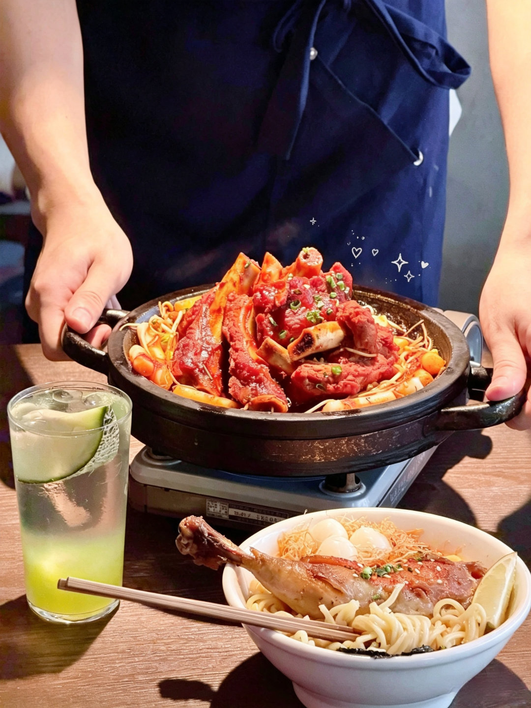 把最近新发现的宝藏一人食面馆分享给大家🍜一碗热气腾腾的鸡腿味增拉面再加上两串炭