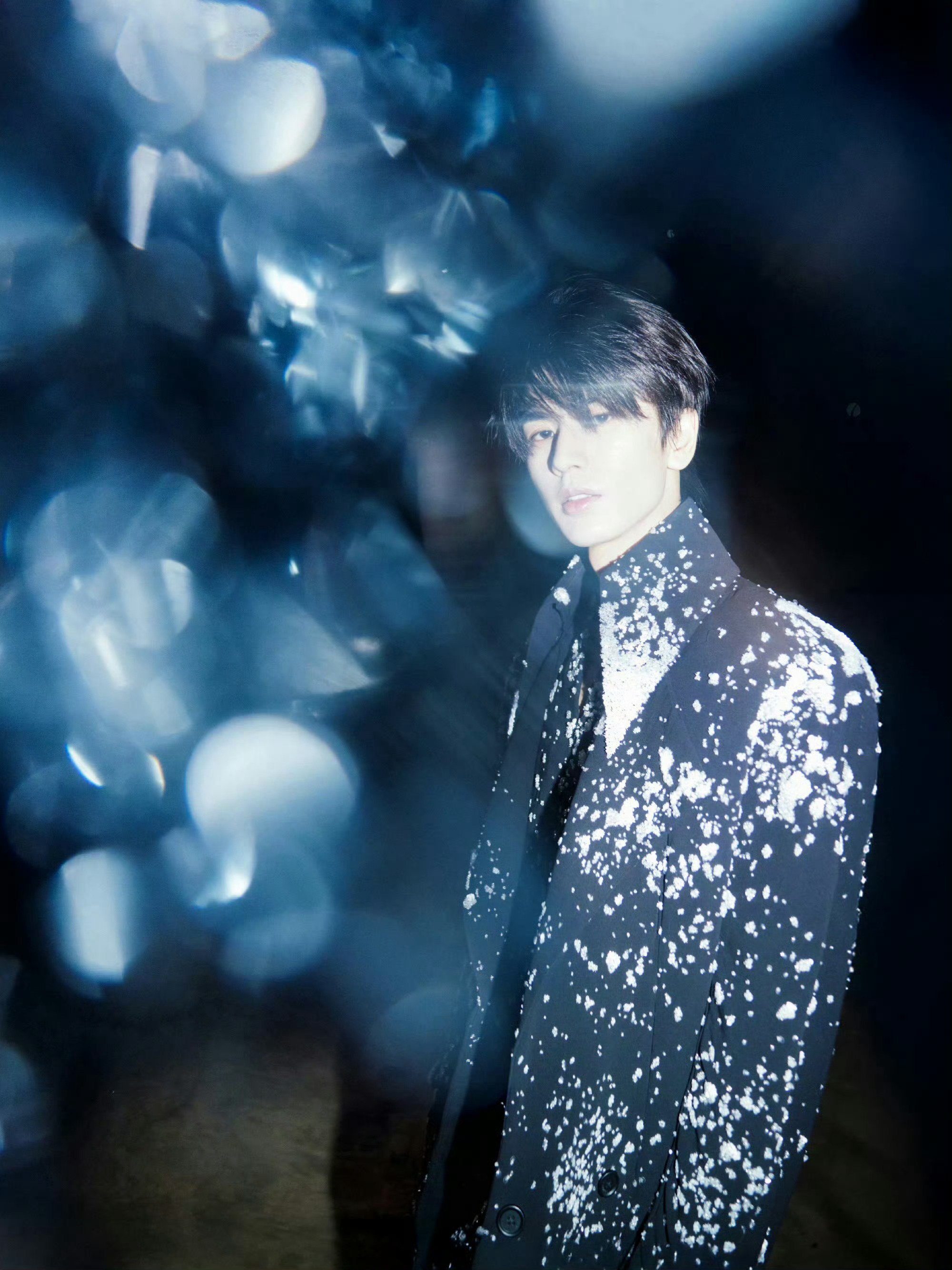 张凌赫ELLE盛典穿的是 Robert Wun 2024 秋冬高级定制这件衣服真