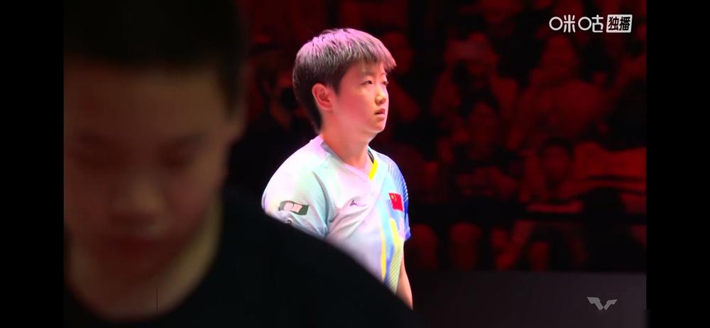 孙颖莎和王曼昱，新加坡大满贯决赛，一场4：2的厮杀，七万五和三万七千五美刀的差距