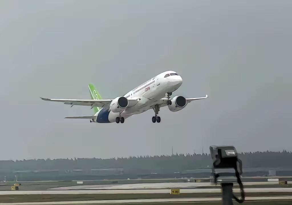 欧美故意不给中国C919发适航证，就是想卡住国产大飞机的脖子。

我们也不用客气