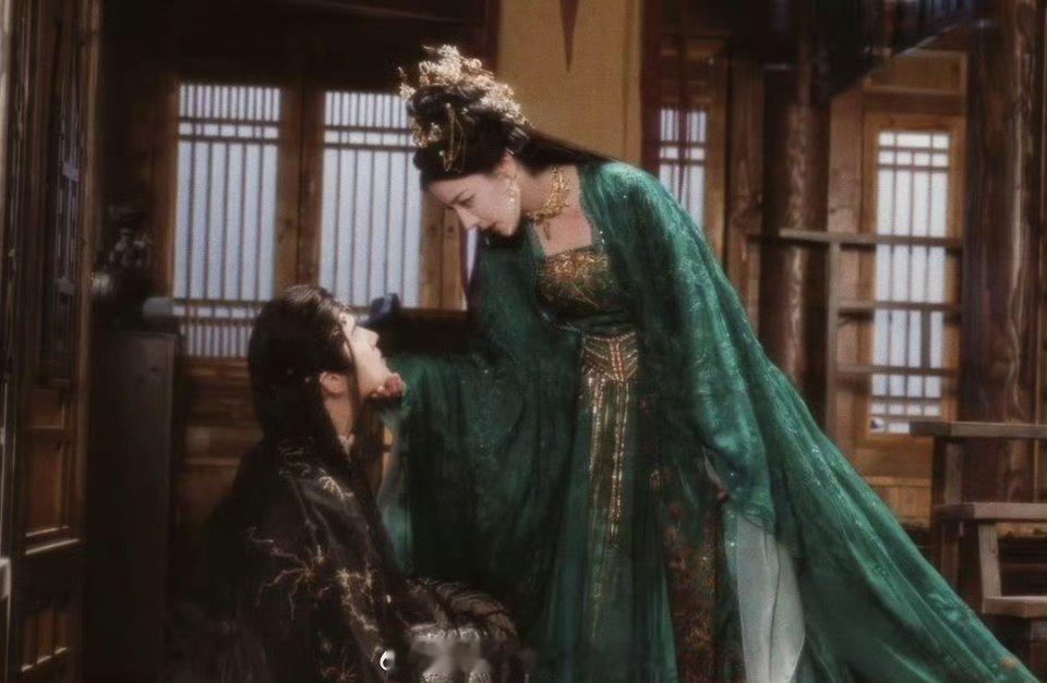 白日提灯 be味ong！！！女王感简直溢出屏幕了。 