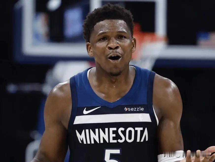 爱德华兹在被问到“打造完美球员”时给出了自己的选择：

运球：凯里-欧文

投篮