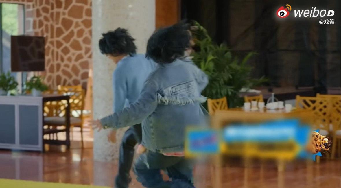 邓超陈赫你是风儿我是沙哈哈哈哈哈 这段本来只是游戏环节的一个小插曲，被网友一剪，