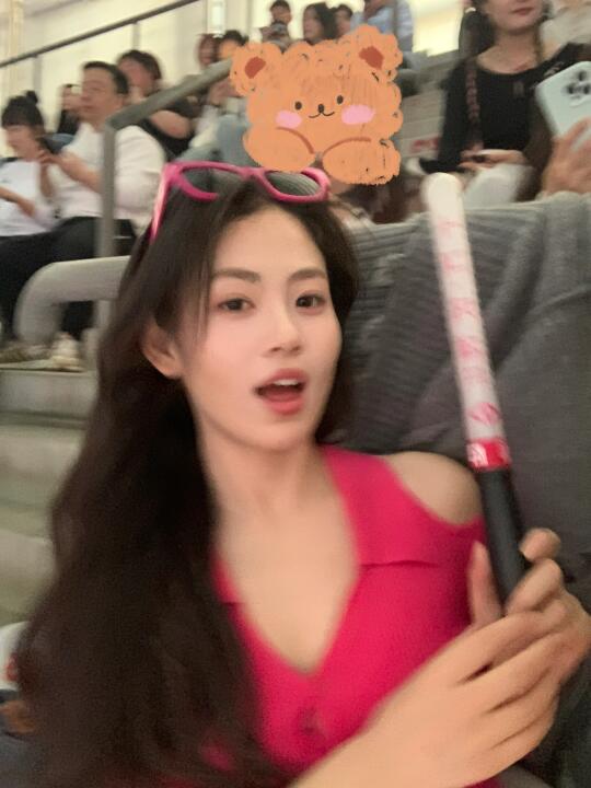 穿上应援色来看汪苏泷十万伏特🩷