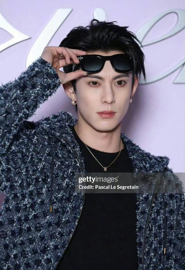 王鹤棣、朱一龙、王嘉尔巴黎时装周G社生图 