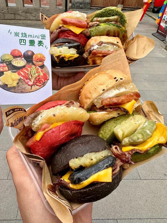 在重庆！！十八梯！！终于吃上了……
