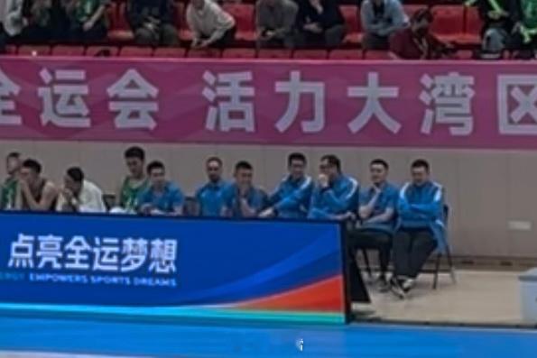 先道歉再说胡话对不起[揣手]乍一看这色儿跟坐了一排哆啦A梦似的……[皱眉]  ​